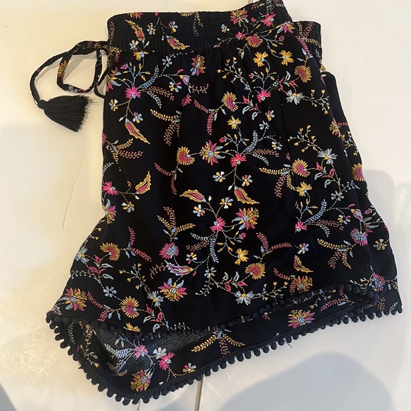 Ana Floral Shorts with Elastic Waist - Picture 4 of 5